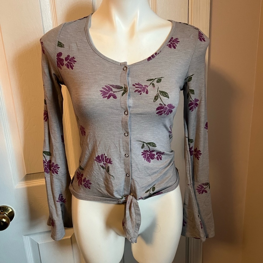 Arizona Jean Co floral bell sleeve cropped front tie shirt